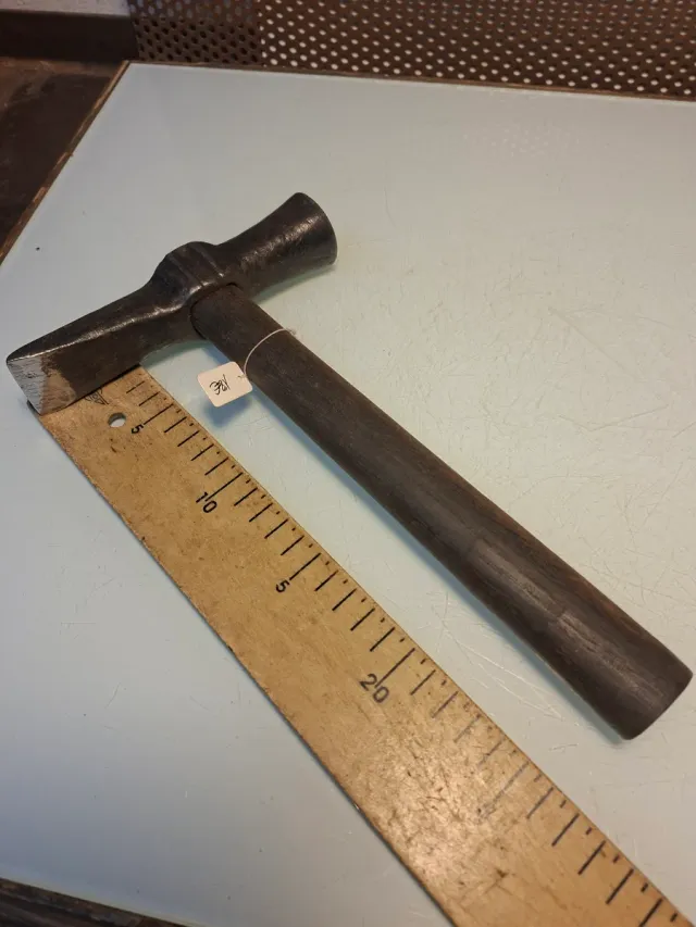 Martillo antiguo de forja