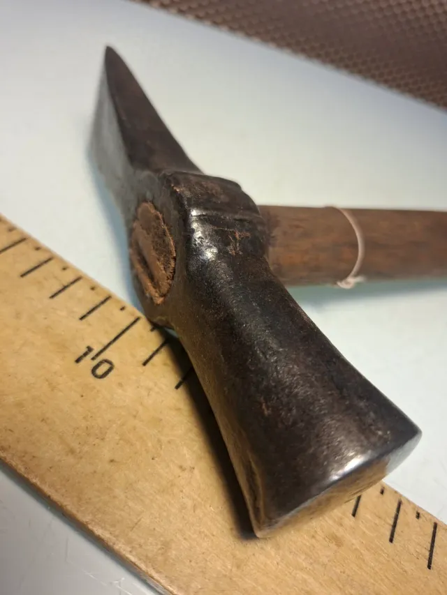 Martillo antiguo de forja