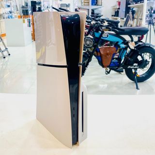 CONSOLA SONY PS5 SLIM ESTANDAR CON MANDO Y CABLES