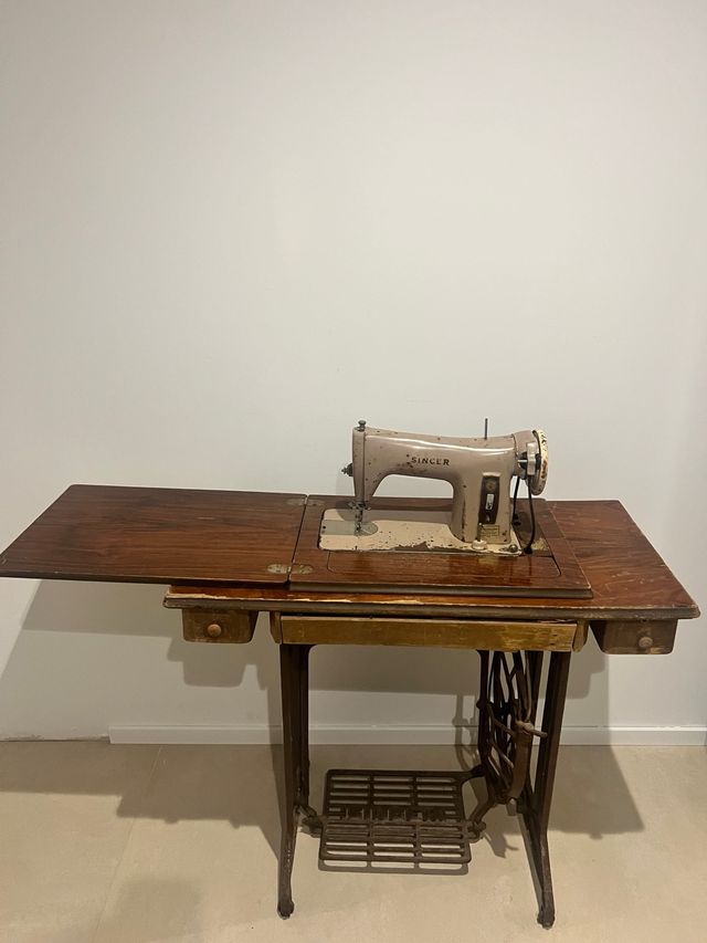 Máquina de coser Singer antigua