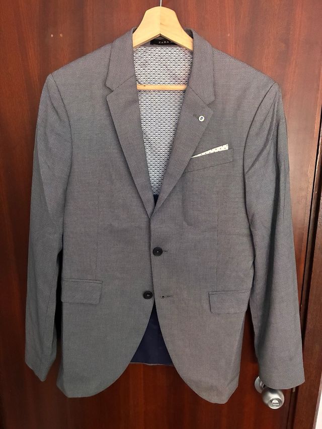 Americana color gris, talla M.