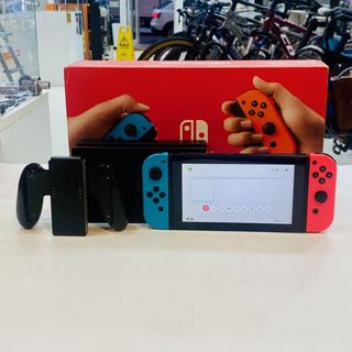 CONSOLA NINTENDO SWITCH STANDAR CON CARGADOR Y CAJA