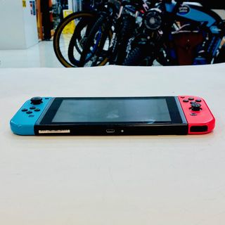 CONSOLA NINTENDO SWITCH STANDAR CON CARGADOR Y CAJA