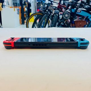 CONSOLA NINTENDO SWITCH STANDAR CON CARGADOR Y CAJA