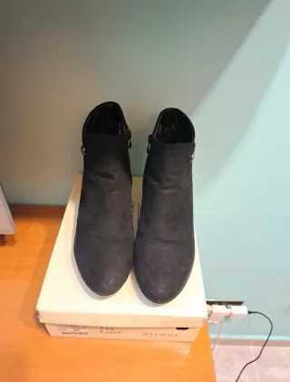 Stivaletti neri con tacco