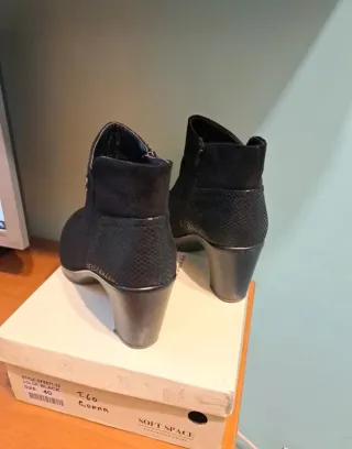 Stivaletti neri con tacco