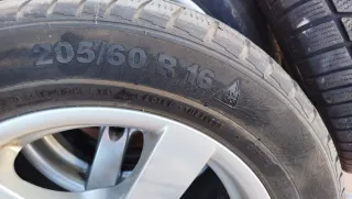 Juego de neumáticos