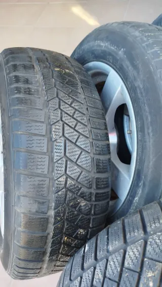 Juego de neumáticos