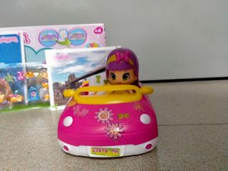 Coche PinyPon con muñeca y accesorios