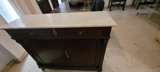 Cómoda madera y mármol