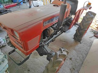 Kubota L2000DT.