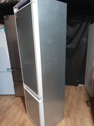 Frigorífico blanco con congelador