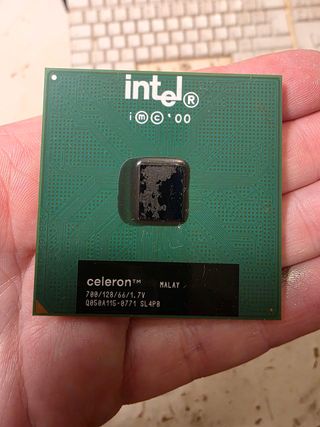 CPU Intel Celeron 700Mhz