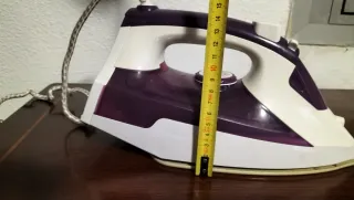 Plancha de ropa morada