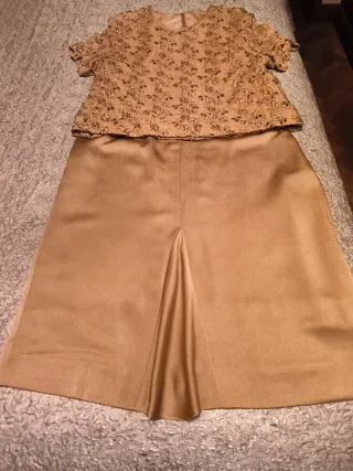 Conjunto de fiesta beige y dorado