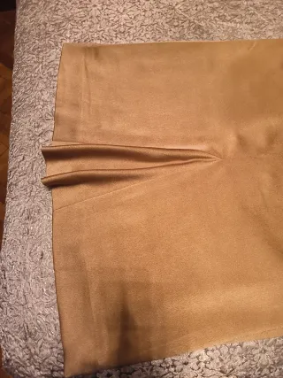 Conjunto de fiesta beige y dorado