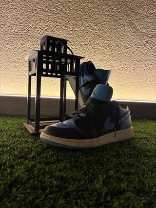 Zapatillas Jordan 1 Low Negras y Azules