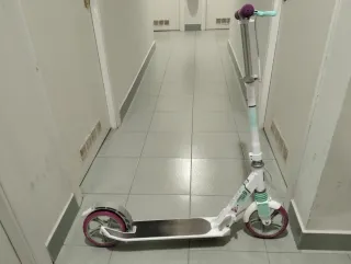 Patinete infantil blanco y rosa