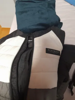 Lote 2 prendas McKenzie.
