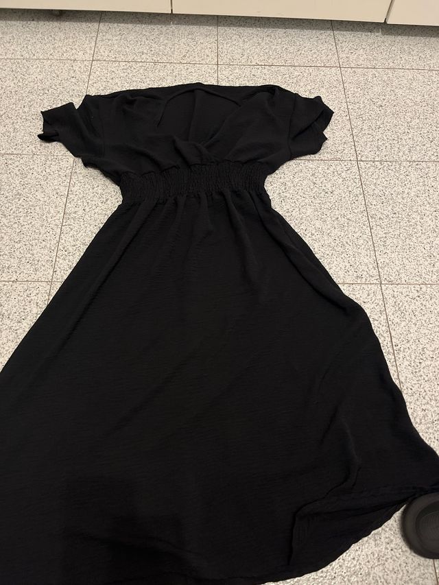 Vestido negro con cintura elástica
