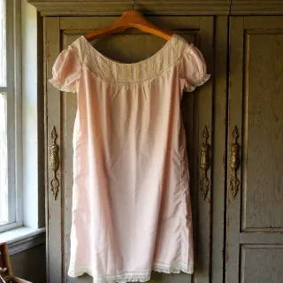 Camisón antiguo encaje valenciene  rosa