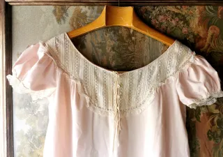 Camisón antiguo encaje valenciene  rosa