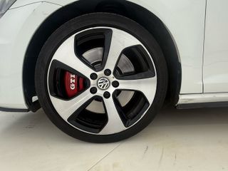 Volkswagen Golf 230cv Dsg6