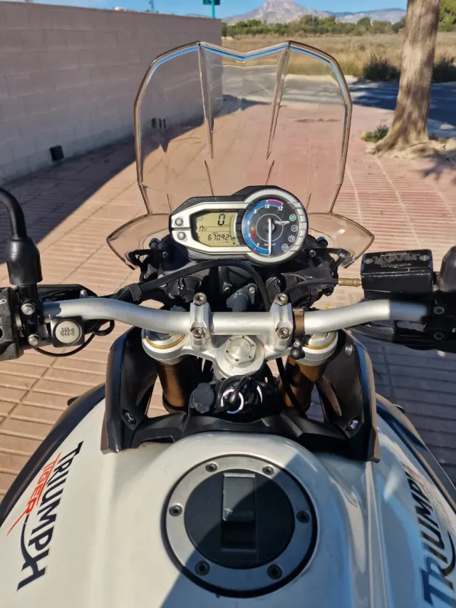 TRIUMPH TIGER  800 XC IMPECABLE