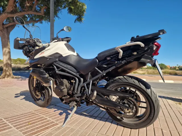 TRIUMPH TIGER  800 XC IMPECABLE