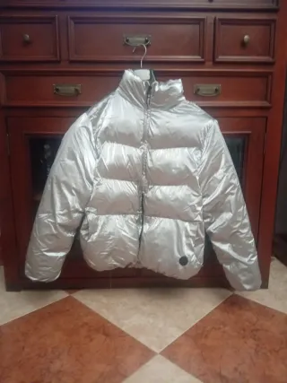 Chaquetón plateado acolchado
