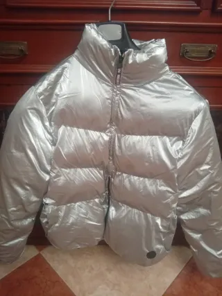 Chaquetón plateado acolchado