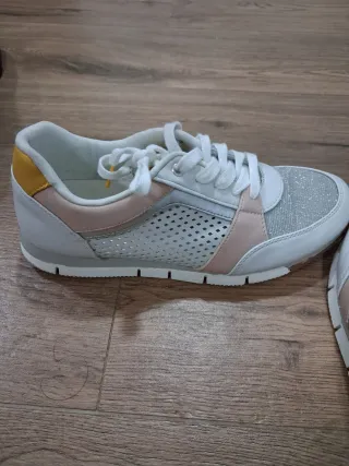 Zapatillas de mujer solo puestas 2 veces