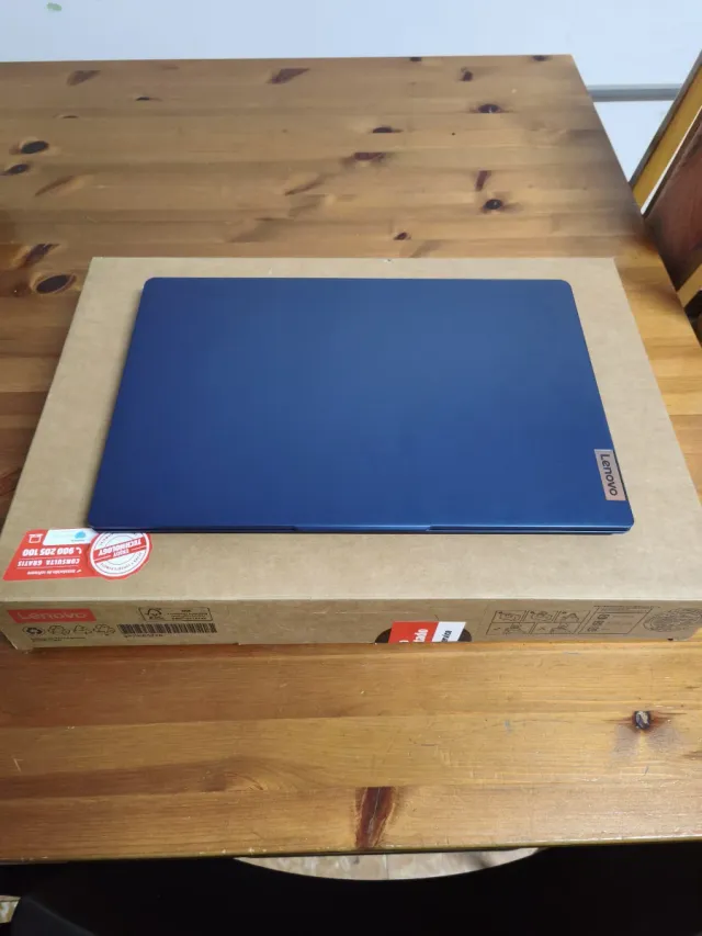 Ordenador Lenovo. Muy poco uso como nuevo