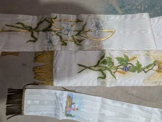 Estola de cura bordada