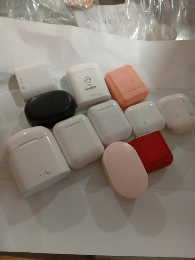 Confezione da 11 auricolari wireless in vari colori