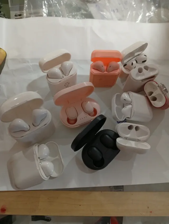 Confezione da 11 auricolari wireless in vari colori