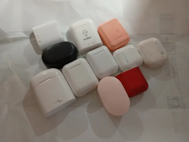 Confezione da 11 auricolari wireless in vari colori