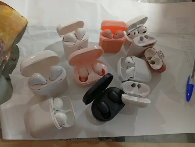 Confezione da 11 auricolari wireless in vari colori
