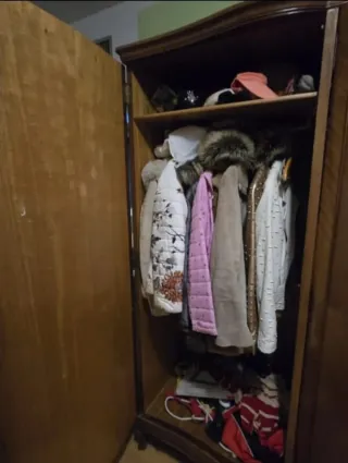 Armario de madera clásico estilo rococo