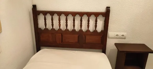 Cabecero de cama de madera rústico