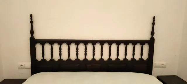 Cabecero de cama de madera rústico