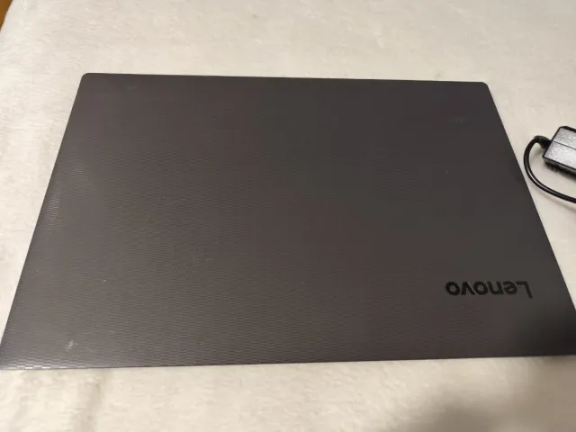 Portátil Lenovo v130 para peças não liga