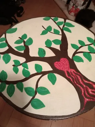 Mesita auxiliar pintada a mano