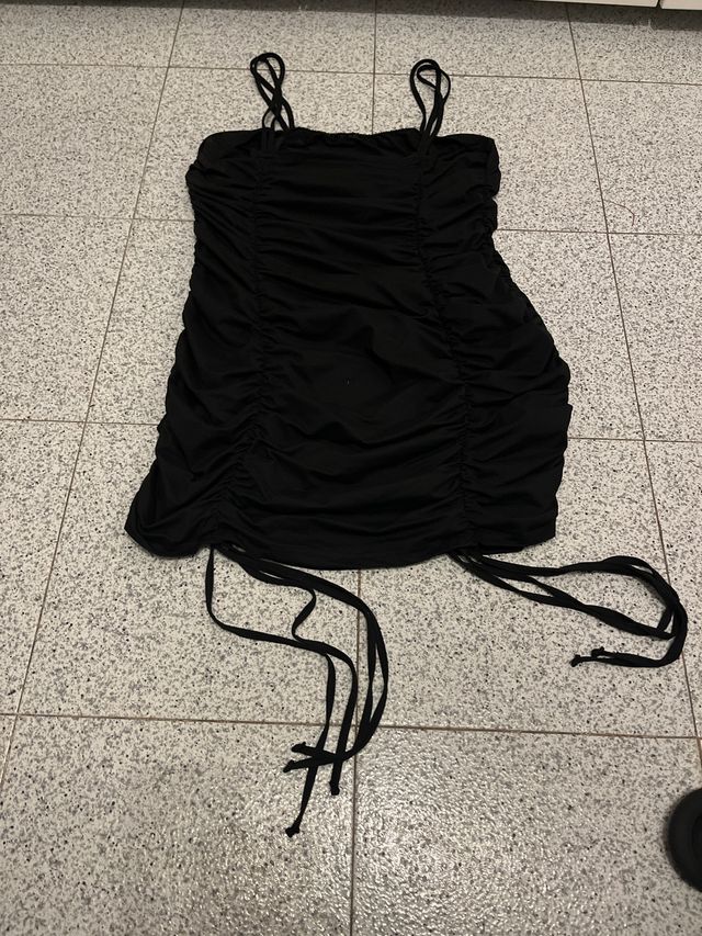 Vestido tubo Shein negro con cordones