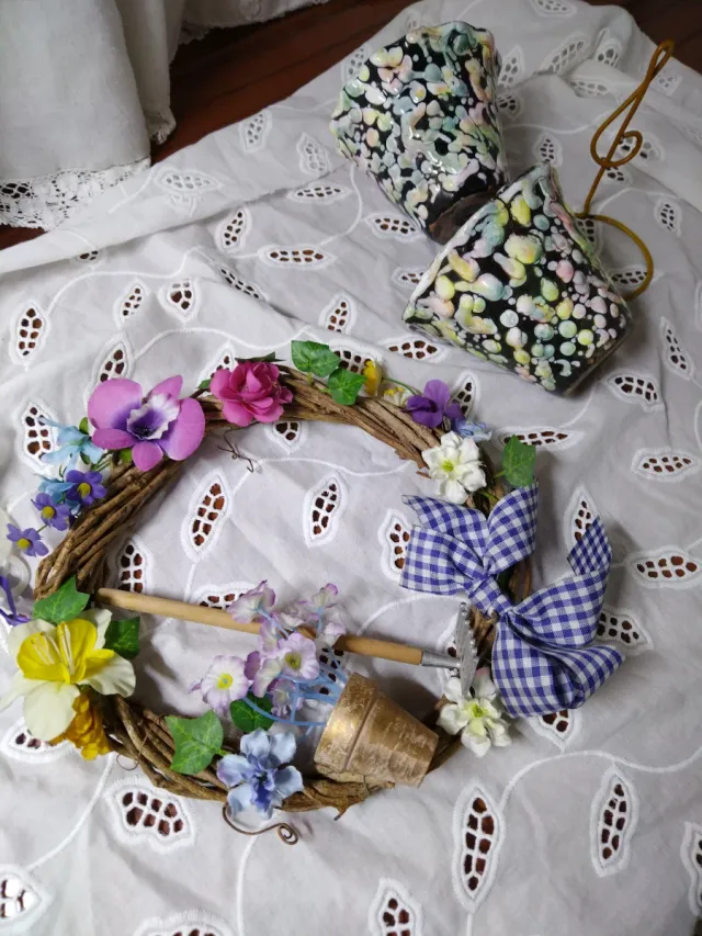 Corona floreale con 2 vasi da fiori