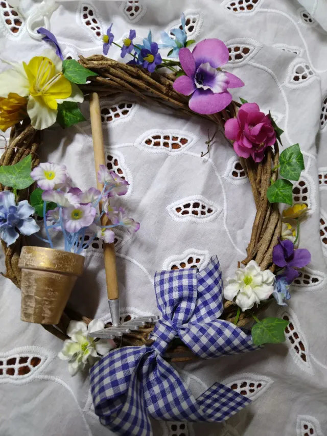 Corona floreale con 2 vasi da fiori