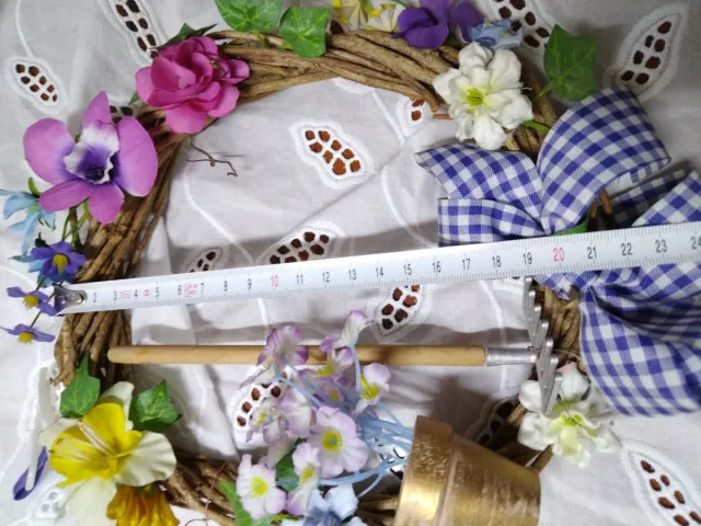 Corona floreale con 2 vasi da fiori