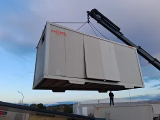 Caseta de obra dañada