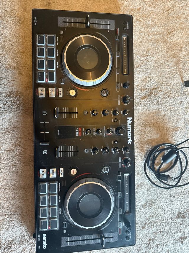 Numark Mixtrack Platinum DJ Controller