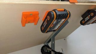Soporte de pared para baterías Worx 20V